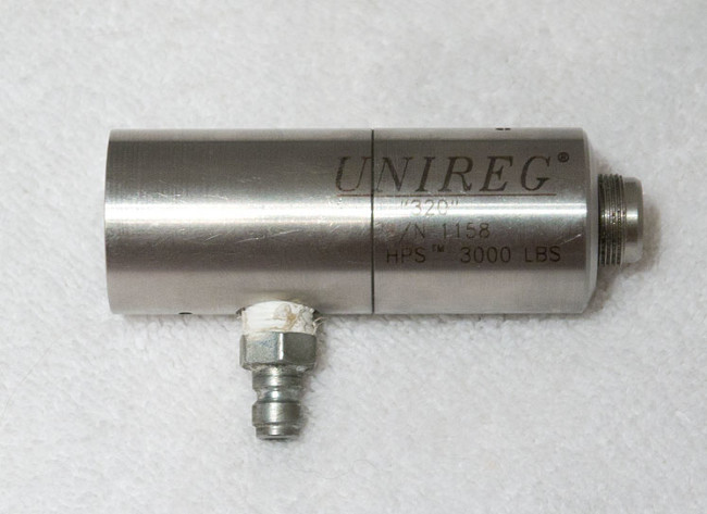 Female asa thread 320 regualtor Full shot