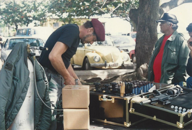 Steve Gunner Tetz fills co2s