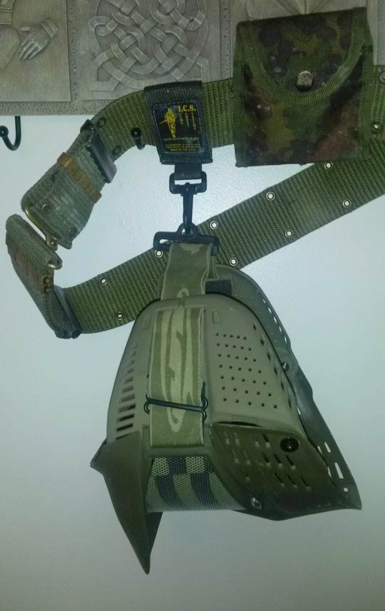 Eric photo of the Idema belt clip holding a mask.