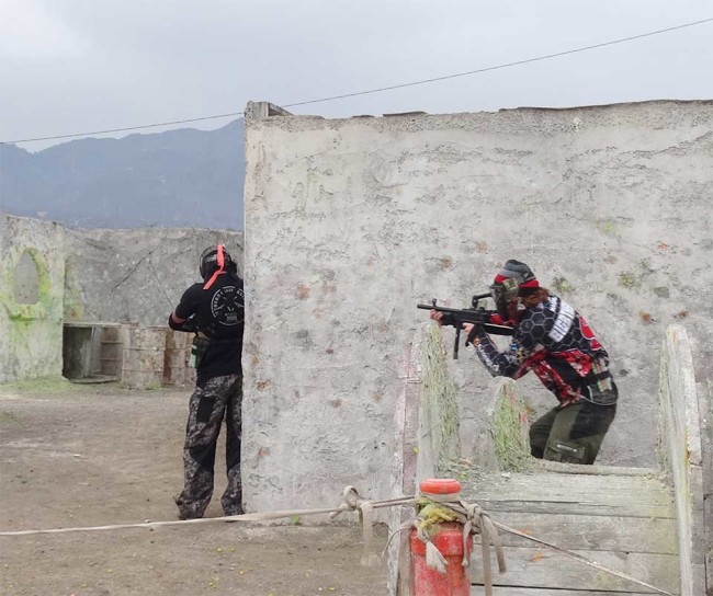 Benji running up on unsuspecting Frank.