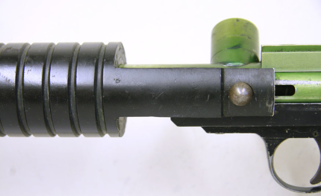 Bolt screw lines up with center of breech.