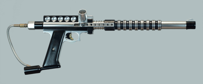 This Buzzard features welded arms, a Cal Ordnance front sight and a Ken Kidd straight back bottle asa.