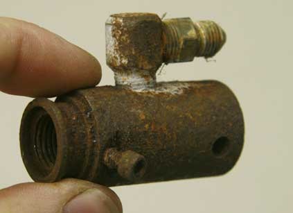 Bottom view of the stock nelspot valve that has been side tapped and plugged, similar to what Lou and Mike likely did to Nelspots.