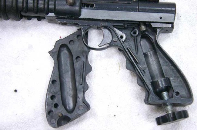 Nelspot 007 with Challenger Grips removed to show 12 gram slot.