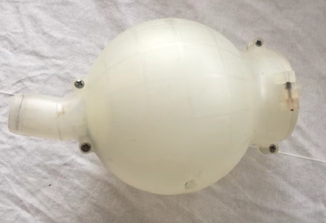 Side profile of the bulbous form of the E-Tron 130rd Spinloader.