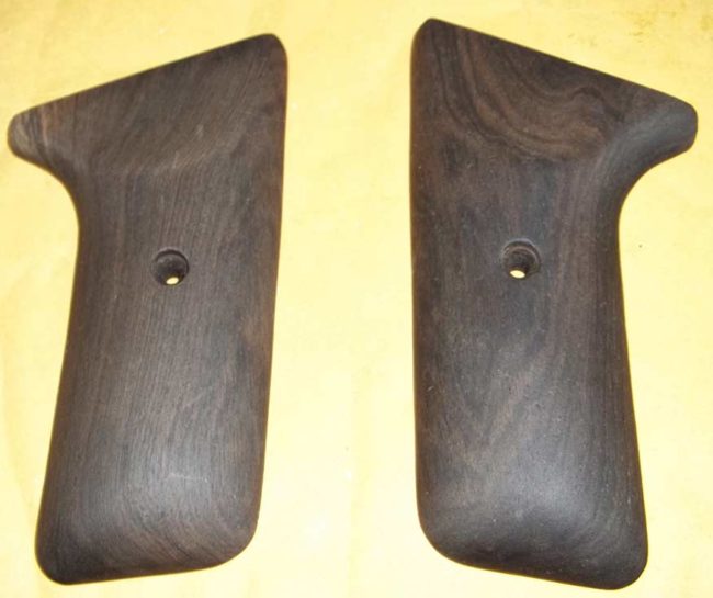 Wood grips that fit Sheridan frame used on WGP Sniper 1 pumps. From Sniper 1 #21.