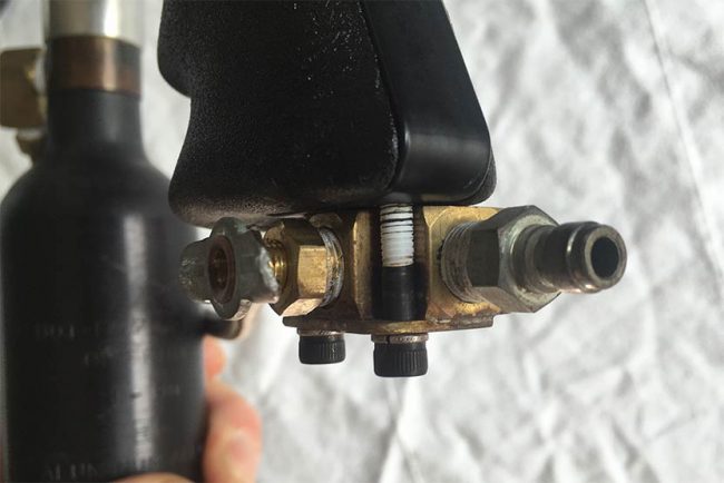 Angle shows how the T on off fitting works perfectly as a bottomline  with the 1/2 inch bottomline spacing.